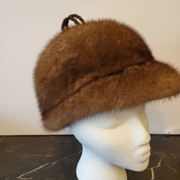 Fur hat hand made for EATON - Picture 17 of 17